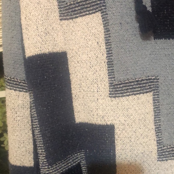 Shades of blue and white ladies sweater size‎ large - Picture 3 of 7